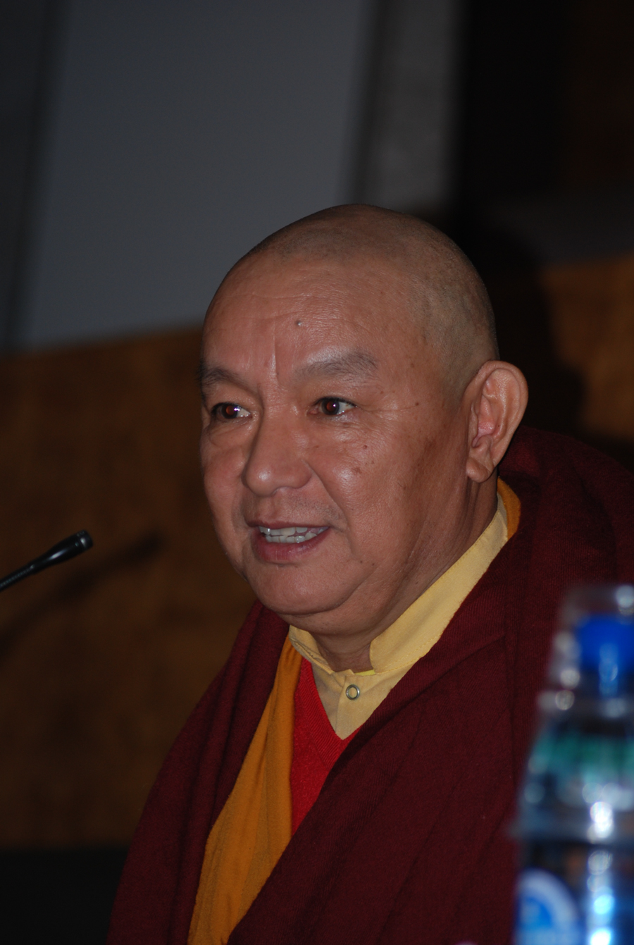 En este momento estás viendo El lama Drubgyu Tenpa ofrece una conferencia en el salón de actos de Humanidades el jueves 17 de enero de 2019